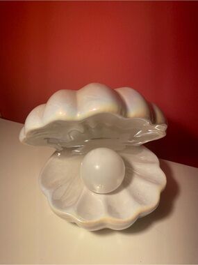 Iridescent White Ceramic Pearl Clamshell Decorative Accent LIGHTS UP